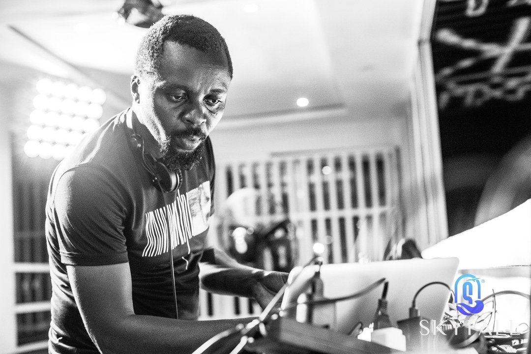 djlastdon's tweet photo. Music 🎶 is what I am...
Everything else is what I do.

#musicandme #djay #pioneerdjs #classicdj #nigeriadj #lastdon #dubmaster #music #musiclover🎶 #nigeriandj #beachday #beachgrooves #skyfallbeach #elegushibeach https://t.co/OXvgmEYqFj