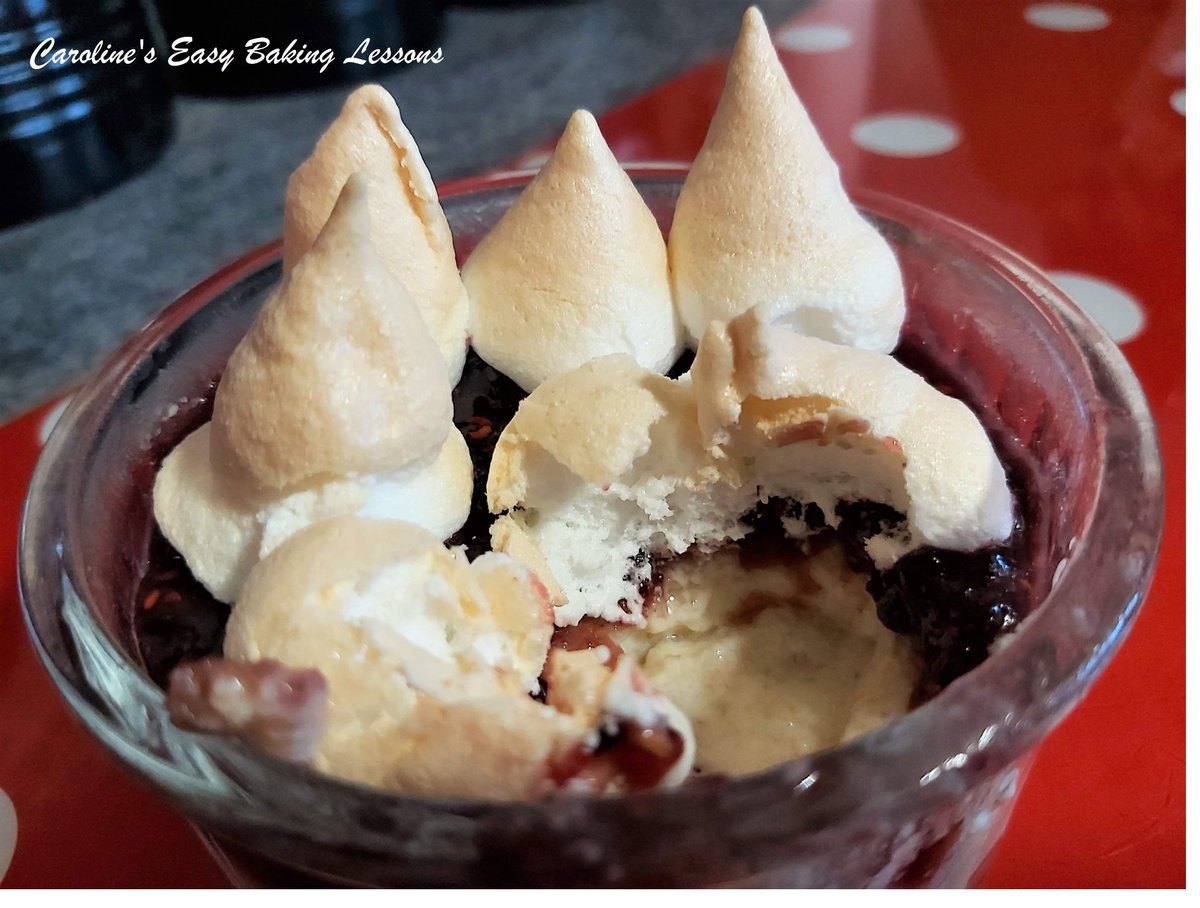 Online_Baking's tweet image. QUEEN’S PUDDING
This was a technical on GBBO and a good one to try and see if you can multi-task all the elements.  Check out my review of Paul Hollywood’s recipe.

easyonlinebakinglessons.com/other-recipe-r…
#gbbo #puddingweek #pudding #queenspudding #meringue #bakinglessons #baking #onlinebaking