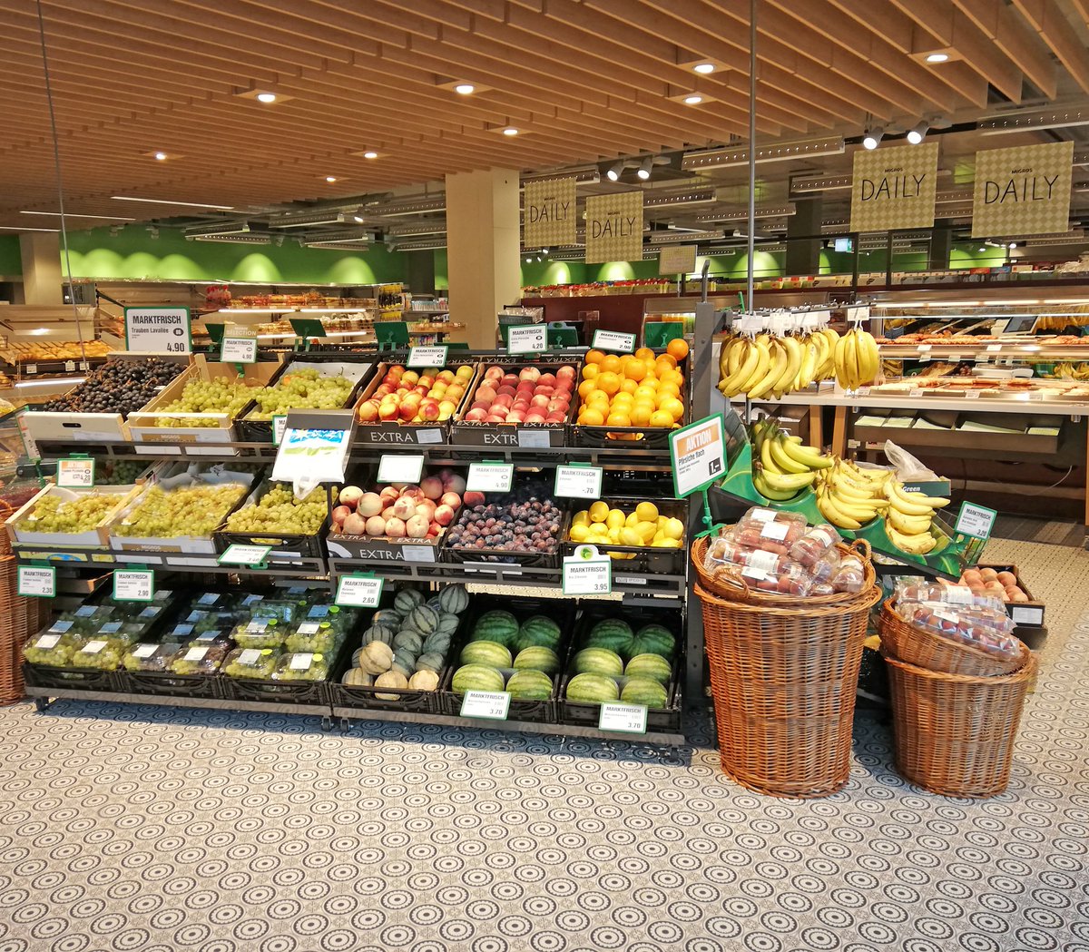 ucgeint's tweet photo. As the dynamics of retail evolve rapidly in the new era, customers' expectations from physical stores and their understanding of quality are also changing.

#ucge #shopfitting #design #retail #retaildesign #stores #hypermarket #storedesign https://t.co/YvHdcKq6wa