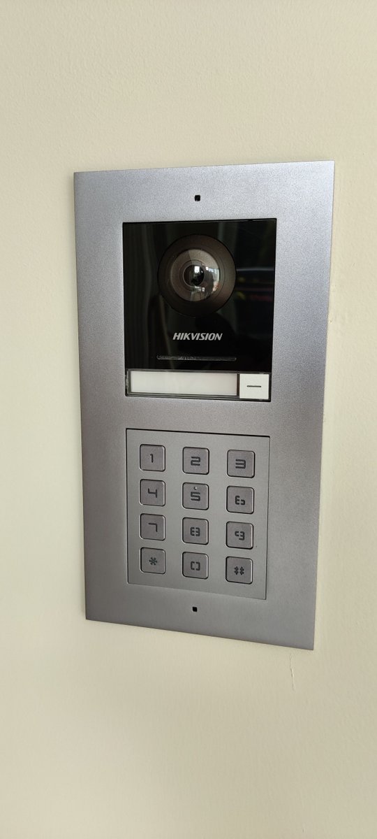 PurerSolutions's tweet photo. Our latest Hikvision installation,including a variety of the Hikvision IP product portfolio;

-20+ ColourVu IP cameras
-8MP PTZ cameras with 32x zoom-utilising motion tracking
-Modular IP intercoms securing access to doors and gates
-10" indoor stations 
#hikvision #hikvisioncctv https://t.co/B9PgRmbu5J
