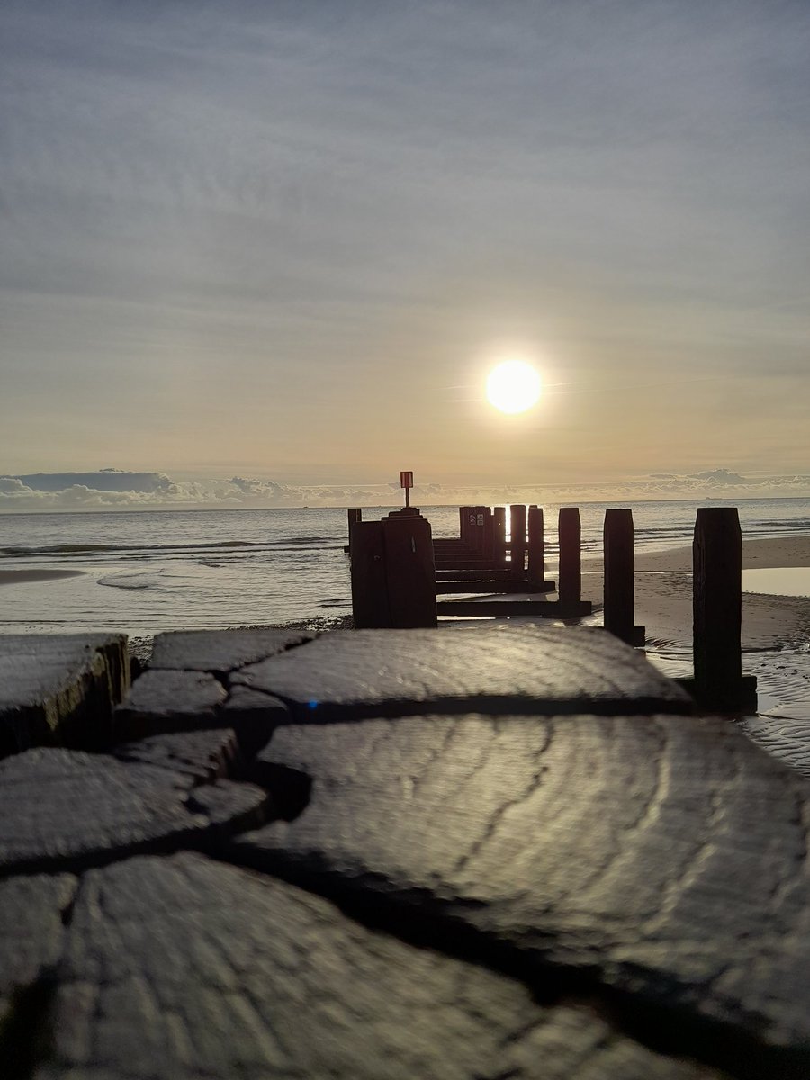 LittleMeThatter's tweet image. Day 3 #10kstepChallenge #Lowestoft beautiful day! ❤