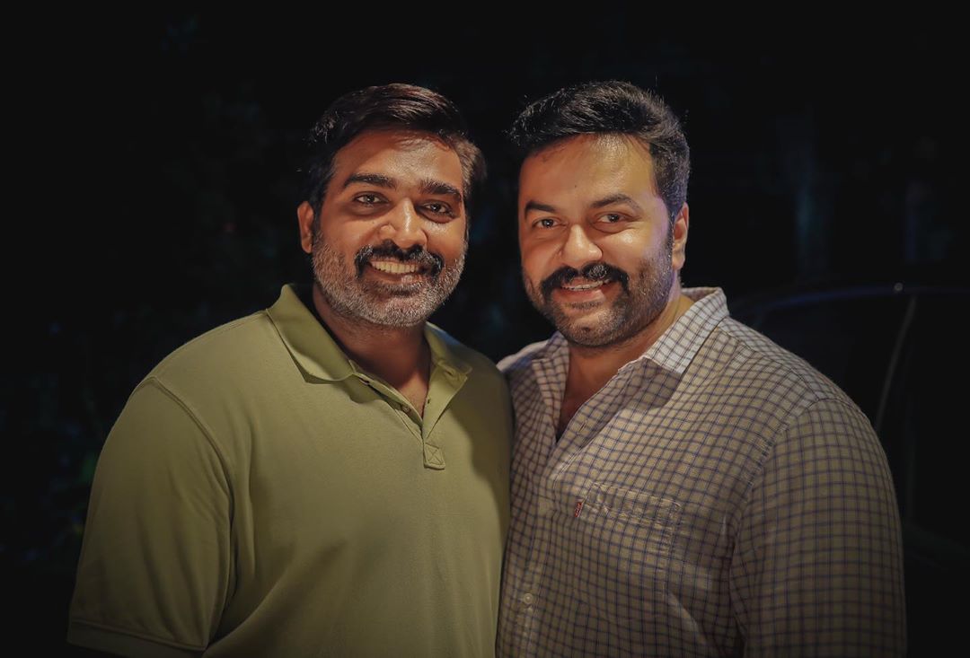 madcrewofficial's tweet photo. Actor #Indrajith is back to work after 9 months. Here's a picture of the Actor with #VijaySethupathi from the location of their upcoming film 19 (1) a, directed by #Indhu .

follow @madcrewofficial for more !!

#mollywood // #madcrewcreations https://t.co/vrxPEHmU9V