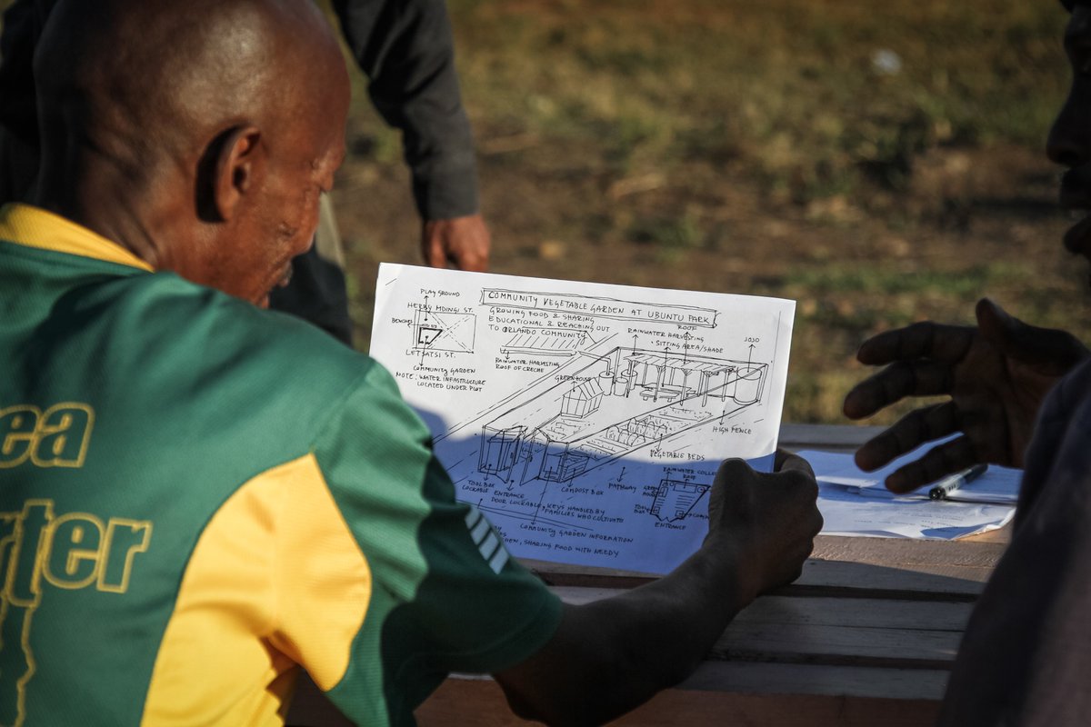 giz_gmbh's tweet photo. Green Bonds protect our climate and strengthen the economy. Read how we  support South Africa 🇿🇦 in achieving a #GreenEconomy together with @UNEP
➡️https://t.co/AXZ2YpB8A4

#UN75 @iki_bmu @_un_page @UNEP_Africa @environmentza https://t.co/VbVAnbXCX3