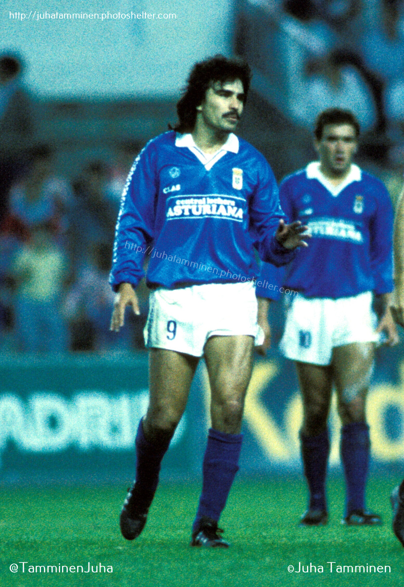 TamminenJuha's tweet photo. El paraguayo Ramón Hicks, Real Oviedo, 25 de septiembre de 1988 en el Vicente Calderón. #RamonHicks #RealOviedo #Oviedo #Paraguay https://t.co/4kwI1x1JDq