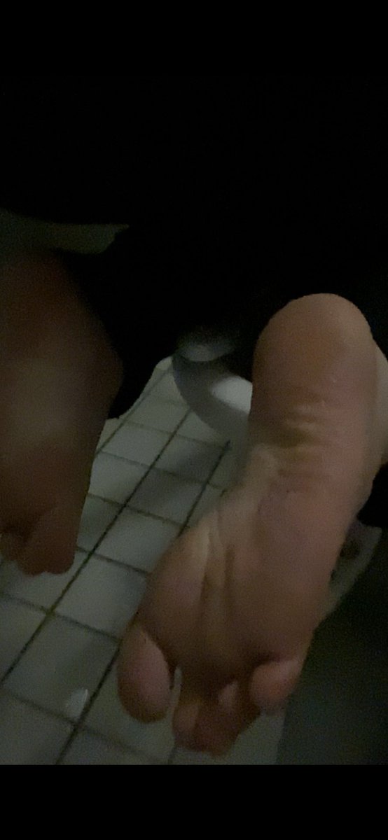 Footboy12877625's tweet photo. トイレで待機中
いまからぶっかけされてきます https://t.co/9lAqDGUNMj