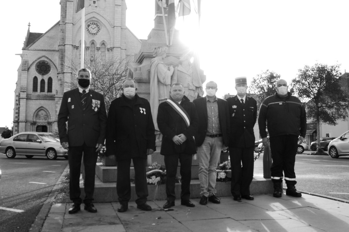 Commémorations pour la victoire et la paix dans le respect des règles sanitaires. Hommage à nos morts tombés pour la France 🇫🇷. #DevoirDeMémoire #11Novembre