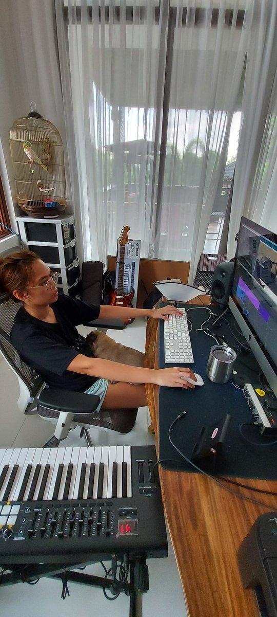 agnesreoma's tweet photo. This was me yesterday, nagcracram ng sound editing ng #BBTVbiyahe

https://t.co/mWEtAltMph https://t.co/zrjOYHf1a4