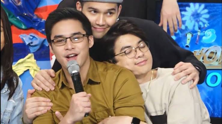 ilysmDonBelle's tweet photo. Stay safe bbs! We love y'all @hashtag_CK @hashtag_rayt &amp; specially to our bb @MccoydDeleon  ILYSM 😘💖 Happy Anniversary!

HASHTAG5 ANNIVERSARY

@mckieraytofc https://t.co/uAADkjvvrF