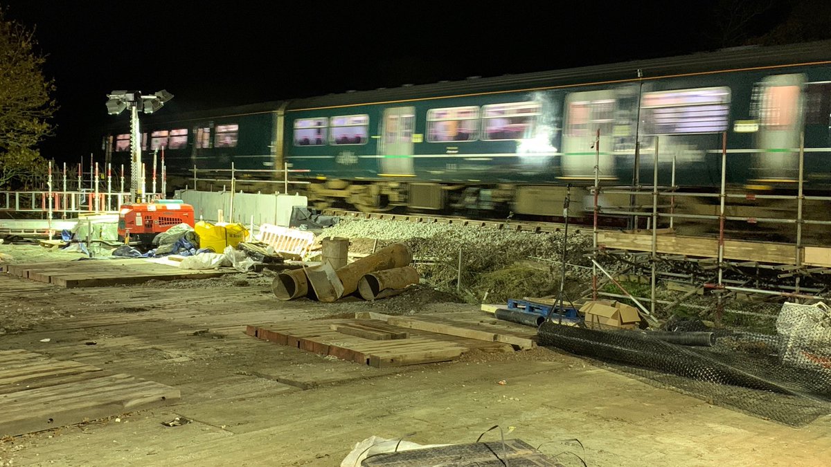 networkrailwest's tweet photo. 👏our work on the Looe branch line was successfully completed this morning. 

🌉 new bridge deck installed over the canal over the last 4 days and new track put back. 

👍 thank you for your patience. 

📷 showing some of the work. https://t.co/xwat9T9UgW