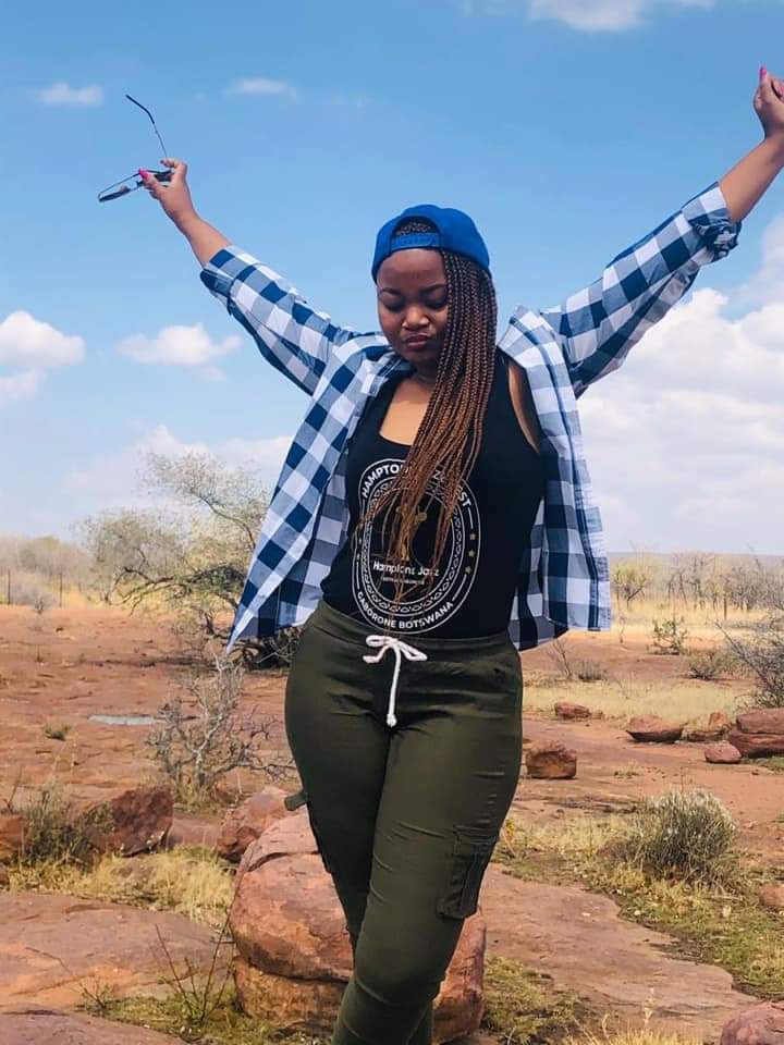 hamptonsjazzbw1's tweet photo. KHUMO VULI GATE!! 🤣🤣

Standard farm fencing is complete at #HamptonsFarm, thanks to our greatest project manager Ms. Khumo Peo Tselayakgosi! 

Whatever next, in the mean time Khumo vuli gate!! We want to farm, we want to dance💃. Can 2021 come already?

#HamptonsFarmSmallSteps https://t.co/ErBVm1qQYW