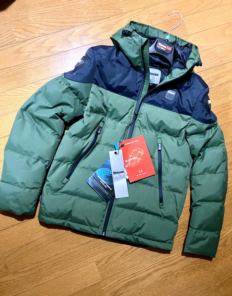 hi_decazu's tweet photo. 今日は今シーズン買った冬装備、初めて試しました(๑•̀ㅂ•́)و✧
イージーウィンターマン、優秀過ぎ🤩
霧降走っても、寒さ皆無☺️
まだ、インナー着る余裕も有るし、極寒でもイケそう👍
ピンロックも、ホント全く曇らない✨
長く使うと曇る様になるみたいだけど、耐久性はコレからですね…
#BlauerHT https://t.co/SOENmSlGnK