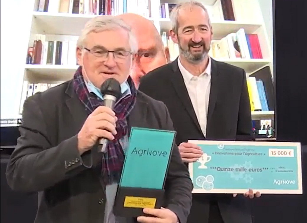 AgriDurableNA's tweet photo. Remise du 1er prix au concours @AgrinoveTechno  https://t.co/XWYvBSIVCd https://t.co/h6AqGXQFcC