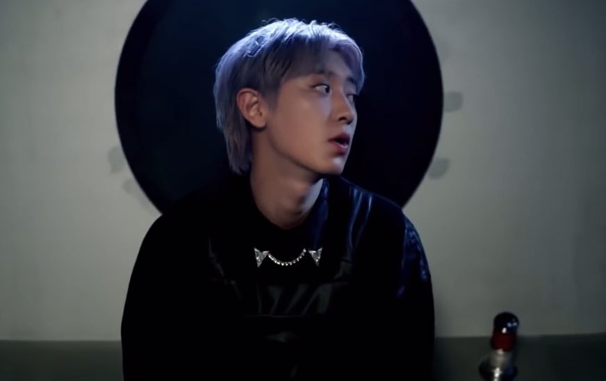 lowqualityloey's tweet photo. chanyeol is so handsome #찬열 https://t.co/drn0PB5jjD