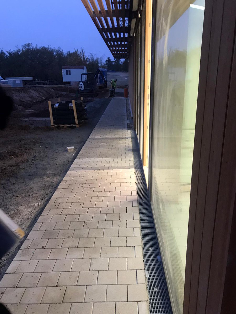 mintregensburg's tweet photo. Es geht was vorwärts: gestern waren wir im #RubinaHaus. Das Zuhause 🏡 der #MINTLabs. Wir haben auch ein paar Bilder 📸 gemacht. Hier ein kleiner #Teaser!
#excited #OPENING2021 https://t.co/slquWOslUN