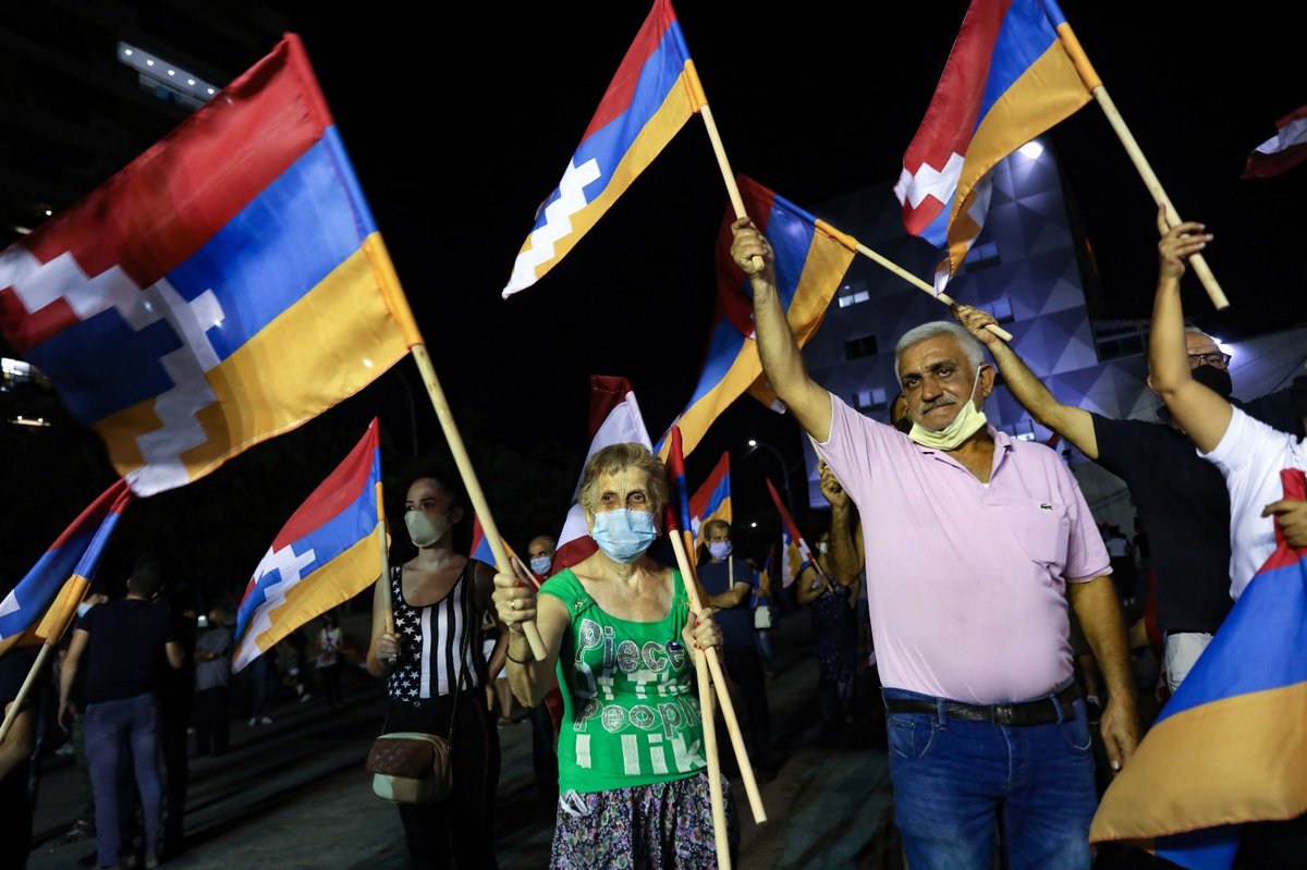 13/ This has been an almost unmitigated loss for Armenia. The Nagorno-Karabakh issue was just as central to its national identity as in Azerbaijan’s case, as apparent in the unprecedented levels of mobilisation inside & outside the country during the war.