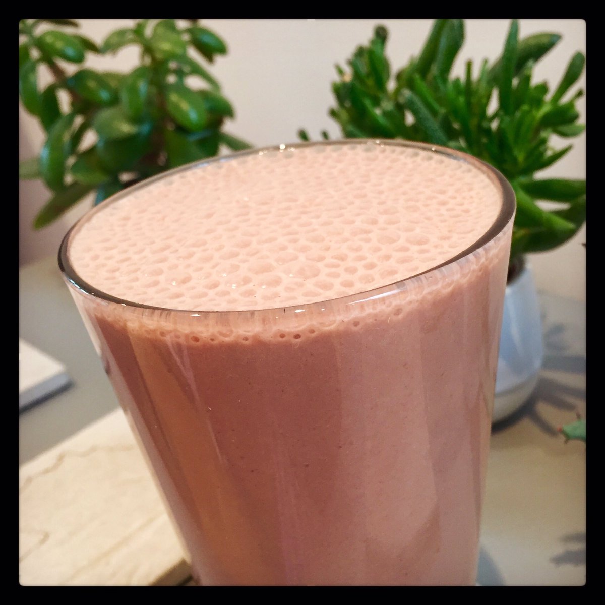 theveganmark's tweet photo. Snickers milkshake #vegan #organic #veganism #veganfood #veganuk #plantbased #dairyfree #nutrition #crueltyfree #compassionateeating #whatveganseat #healthy #healthyeating #vegetarian #animalfree #EatForThePlanet #food #poweredbyplants #veganfood #veganfoodshare https://t.co/mE3TsvVDj9