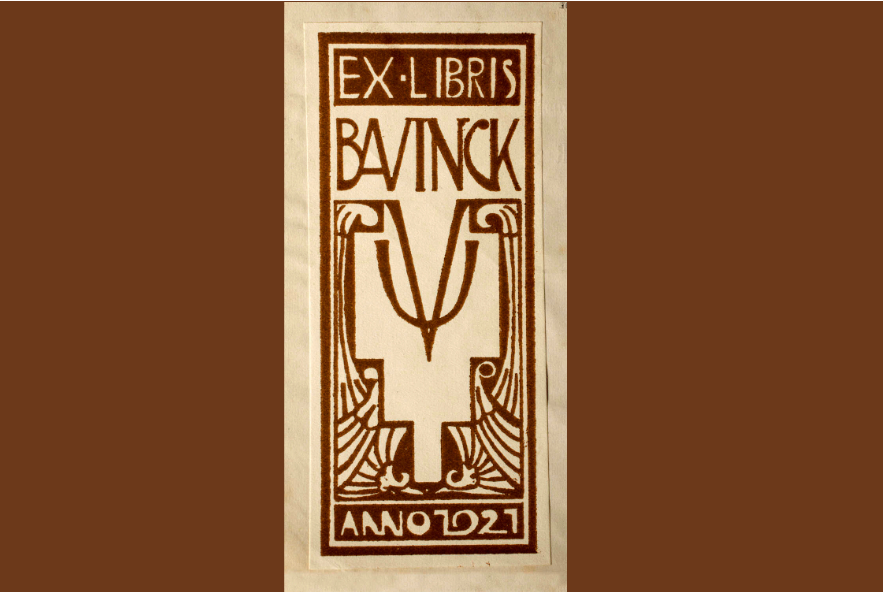 VUhistoricus's tweet photo. Deze keer in 'VU-voorwerpen en hun verhalen': de collecties van de bibliotheek @UBVU; in het bijzonder: de collectie Bavinck uit c. 1924. Gevolgd door een reflectie van Ferenc Postma en @margrietgosker, schenkers van een van de meest recente UB-collecties: https://t.co/VK5b3EDtoh https://t.co/J9kZhphhWe