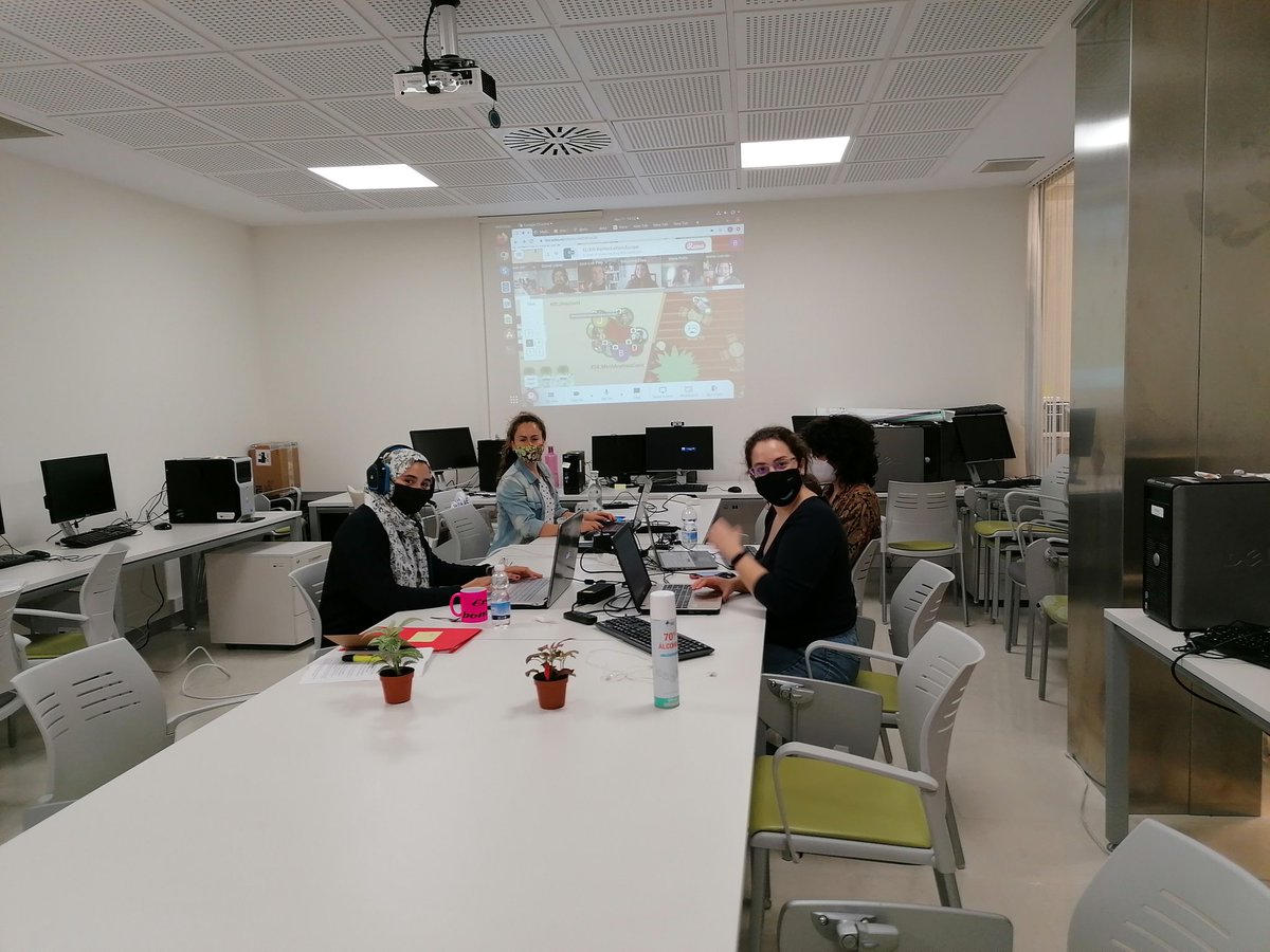 kinza_rian's tweet photo. اليوم ٣ Day3 of #BioHackEU20 

@ClinicalBioinfo https://t.co/Gm9W9NpdwS