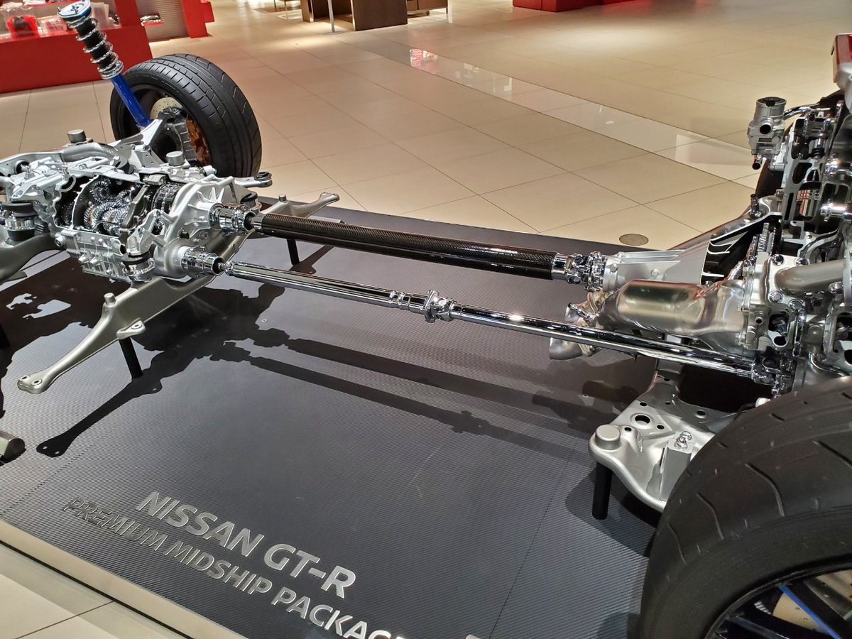 なにそれこわい 外江彩 四駆のセンターデフ配置も様々で面白いですよね 先日の横転したジムニーは真ん中についてましたし