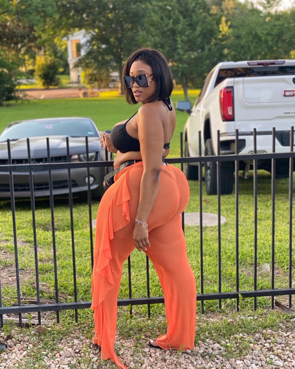 AgbonaDuna's tweet photo. #AgbonaDuna #OutdoorBooty #StreetAss #Ass #Booty #PhatJuicyAss https://t.co/TX83zMeQi0