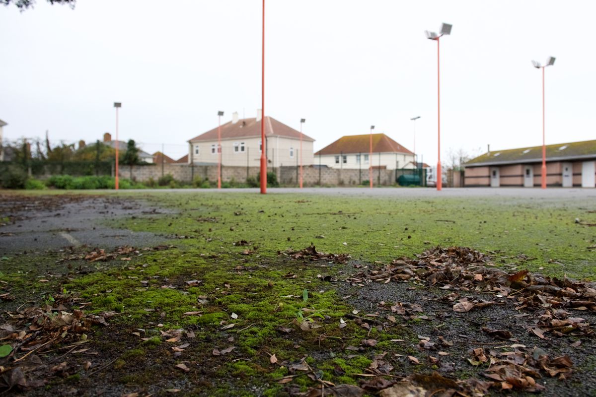 JEPsport's tweet photo. Abandoned sports facility to remain untouched...

@GovJersey has no plan to upgrade disused courts

https://t.co/4tz8VNE3Ti https://t.co/pYd8qXB87w