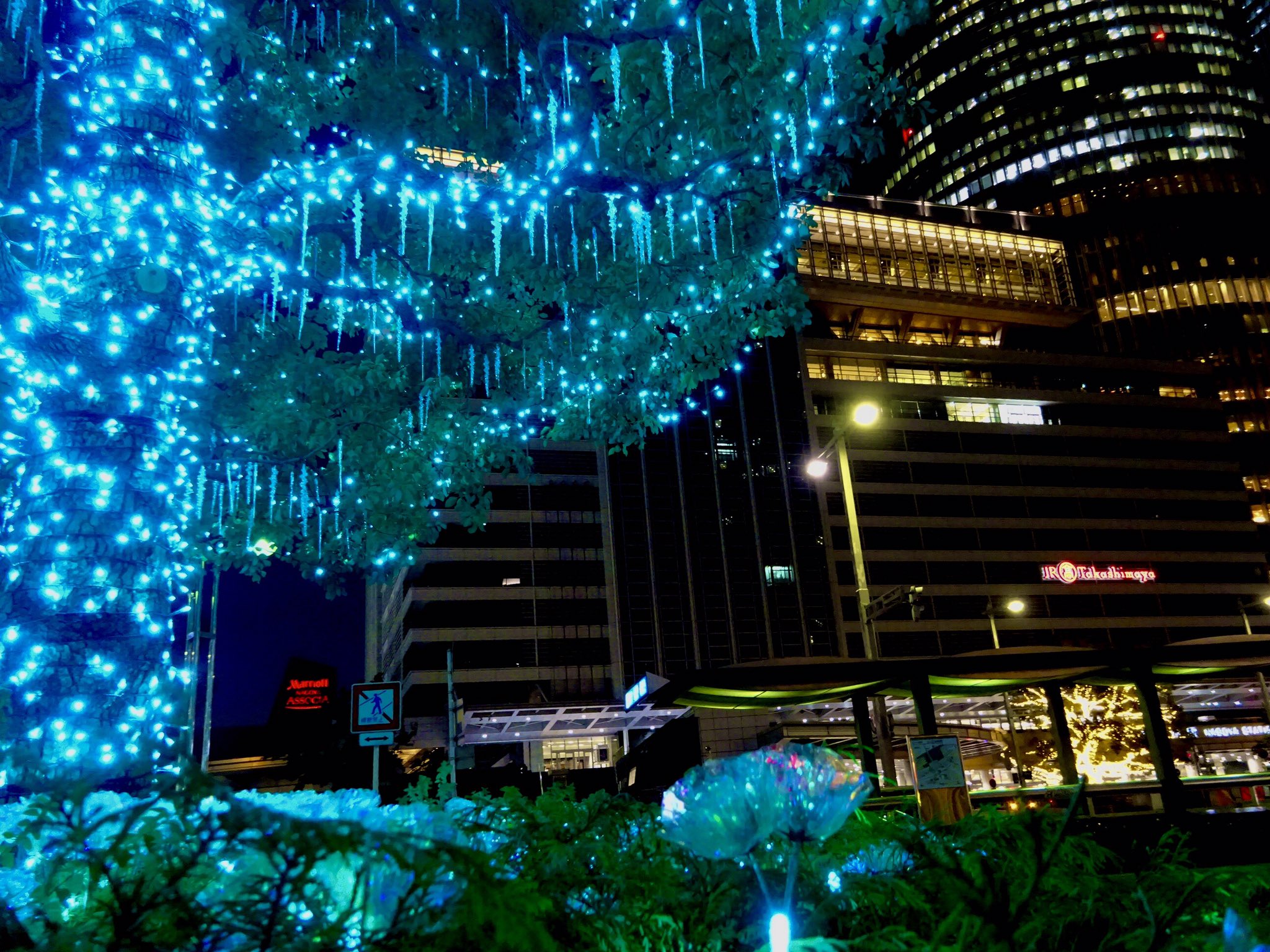 おいでよ名古屋 おいなご ミッドランドスクエア前のクリスマスイルミネーションが今年もはじまった 名古屋においでよ 名駅の夜を彩る冬の風物詩を 気軽に見て楽しんでね T Co N4embwpb3h Twitter
