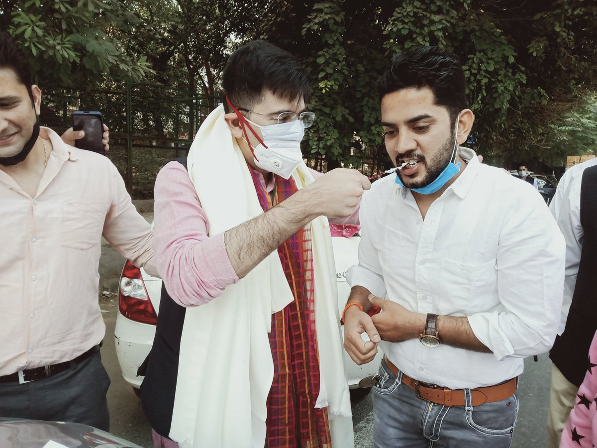 RohitGangwalAAP's tweet photo. आम आदमी पार्टी के राष्ट्रीय प्रवक्ता एवं राजेंद्र नगर विधानसभा क्षेत्र से विधायक Raghav Chadha जी के जन्मदिन पर बधाई देने पहुंचे। https://t.co/3IVxQmUADL