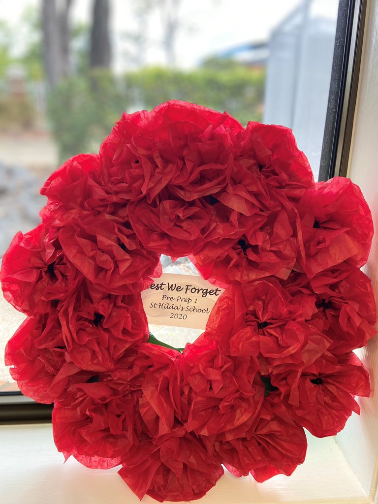 S_Upasiri's tweet photo. A beautiful day commemorating the fallen with help from our Pre-Preps, Junior School and Middle Senior girls @StHildasQld #RemembranceDay2020 #LestWeForget #girlseducation #nonnobissolum https://t.co/uo3NF6ZNuU