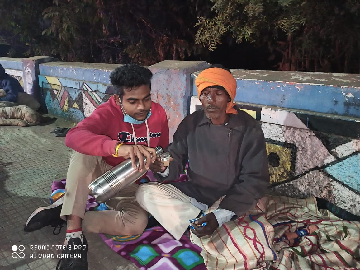 IndiaMillennium's tweet photo. There is no exercise better for the heart than reaching down and lifting people up.
.
.
Themillenniumindiafoundation
#makeinindia🇮🇳 #helpothers#helppoorpeople#helpstudents#helpforhelp#worktogether#ngoofindia#
https://t.co/U8sfptH65y https://t.co/HtkbQrE16Q