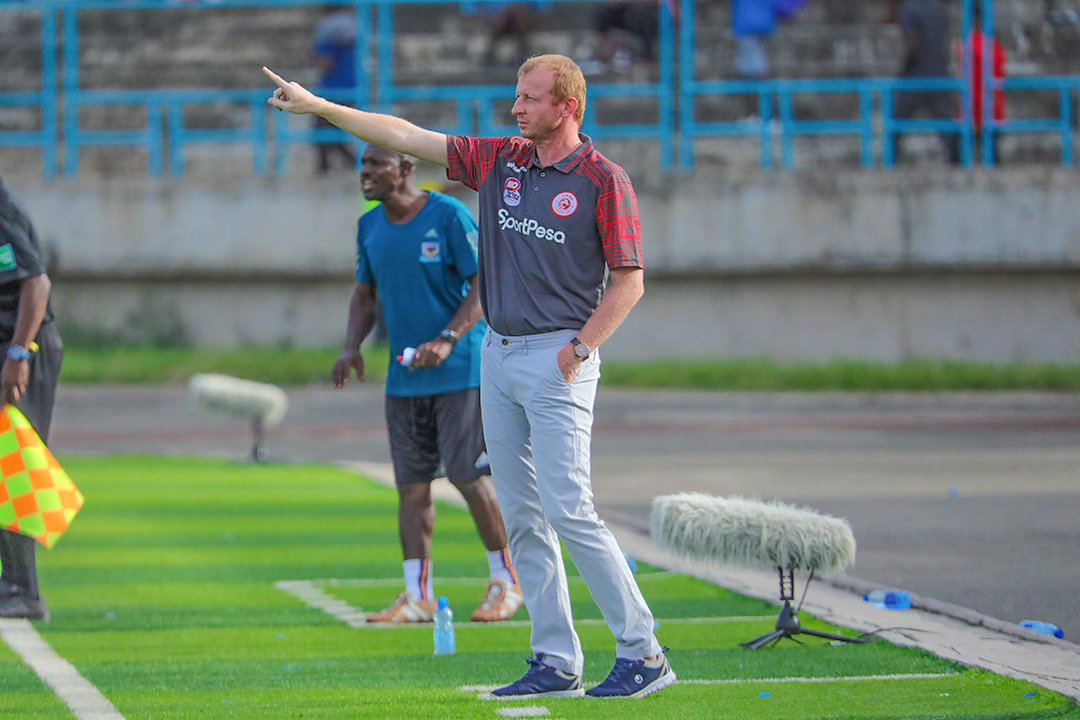 SimbaSCTanzania's tweet photo. “Tunahitaji kujiandaa kwa makini na Ligi ya Mabingwa sababu ni ngumu. Plateau ni timu ngumu yenye washambuliaji wenye kasi na mabeki imara.”- Kocha Sven Vandenbroeck baada ya #CAF kutangaza ratiba ya michezo ya awali ya Ligi ya Mabingwa Afrika. #TotalCAFCL #NguvuMoja https://t.co/rECRAx20ns