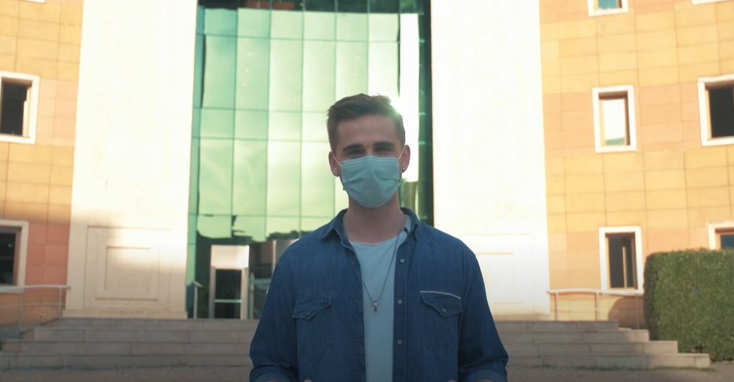 Kampüste yeni yaşama hep birlikte göz atalım😇
Sağlıkla kampüsün tüm güzelliklerini yaşayabilmen için tüm önlemlerimizi aldık ve kampüsümüzü senin için hazırladık. Tek yapman gereken kurallara uymak, unutma sağlıklı olmak senin elinde!
youtu.be/8hcCf-3sPrg