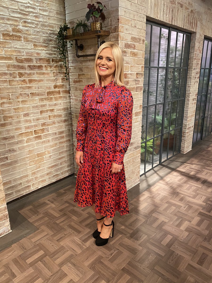 IrelandAMVMTV's tweet photo. .@karenkoster wearing #KateCooper this morning #IrlAM https://t.co/brmD8NjBIH