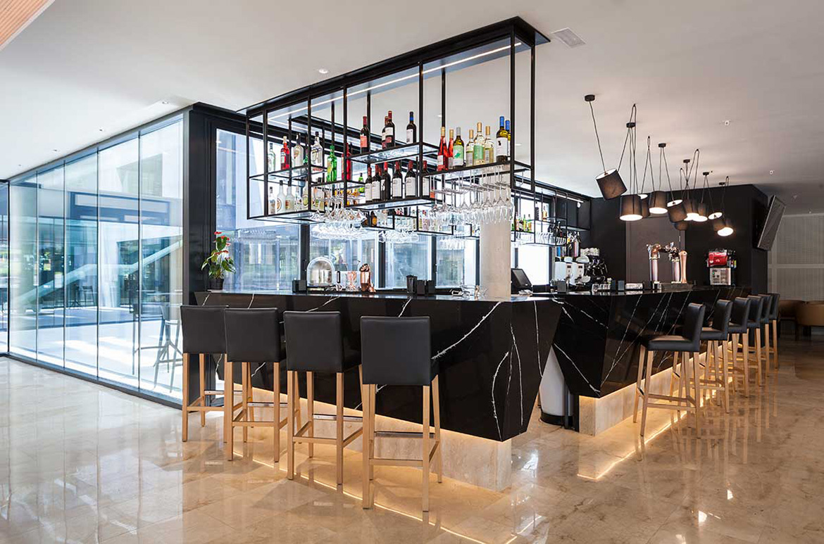 Kaudex_contract's tweet photo. Barras hechas a medida by #kaudex #barrabar #hotel #bar #cafeteria #contract #interiorismo #diseño #muebles #furniture #design #fabricante #fabrica #equipamiento #montaje #instalacion #madeforyou https://t.co/ZvDzrpXHGB