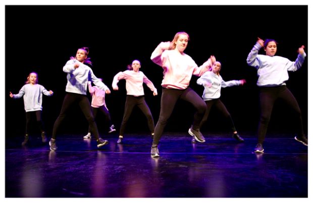 youthartshull's tweet photo. How are you creative?
Some more amazing dance performances from Creative Voice Dance February 2020 @hullnewtheatre @TheSpaceDance01 @mckeownacademy #expressyourself #joinintheconversation #everydaycreativity 
Photos: Sarah Daniels https://t.co/kHpaqz2GUo