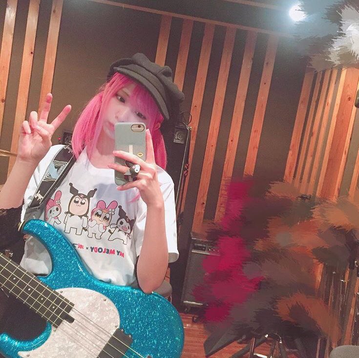 miyabi4188's tweet photo. #ベースの日だから好きなベーシスト晒す
その①
#ERY #KiLLKiLLS
#chloe #DOGMONSTER
#HIROKA #CREA
#あかりんご #exChu's day. https://t.co/p9NbfOfnqh