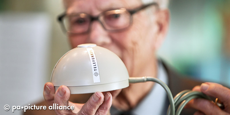 picturealliance's tweet image. Heute vor 50 Jahren erhielt der US-Amerikaner Douglas C. Engelbart das Patent für die Computer-Maus. Der weltweite Siegeszug der Maus begann erst in den 1980er Jahren mit den ersten Computern von Apple: dpaq.de/B5SqL. #picturealliance #Computermaus #Erfindung