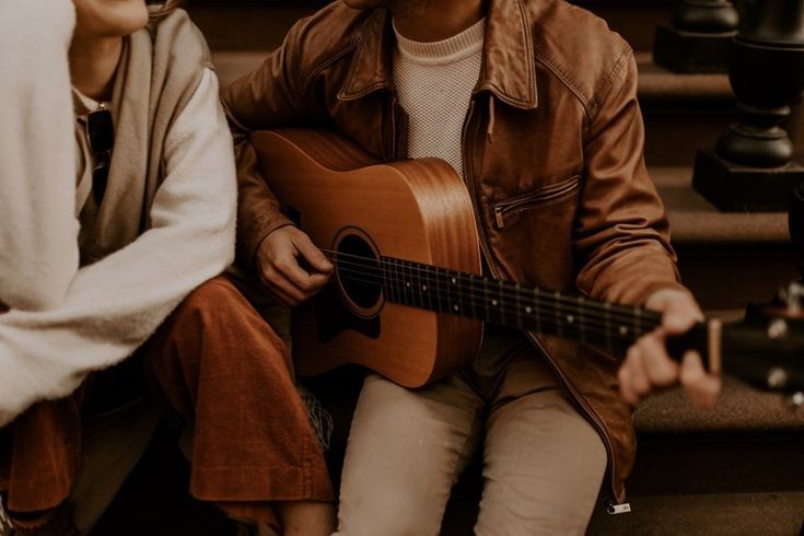 itslunamarie's tweet photo. imagine yung mga song writing at jamming sessions nila via at arkin 🥺🥺

#GST1 #GSTFirstSunrise https://t.co/T6wZ3rpvxR