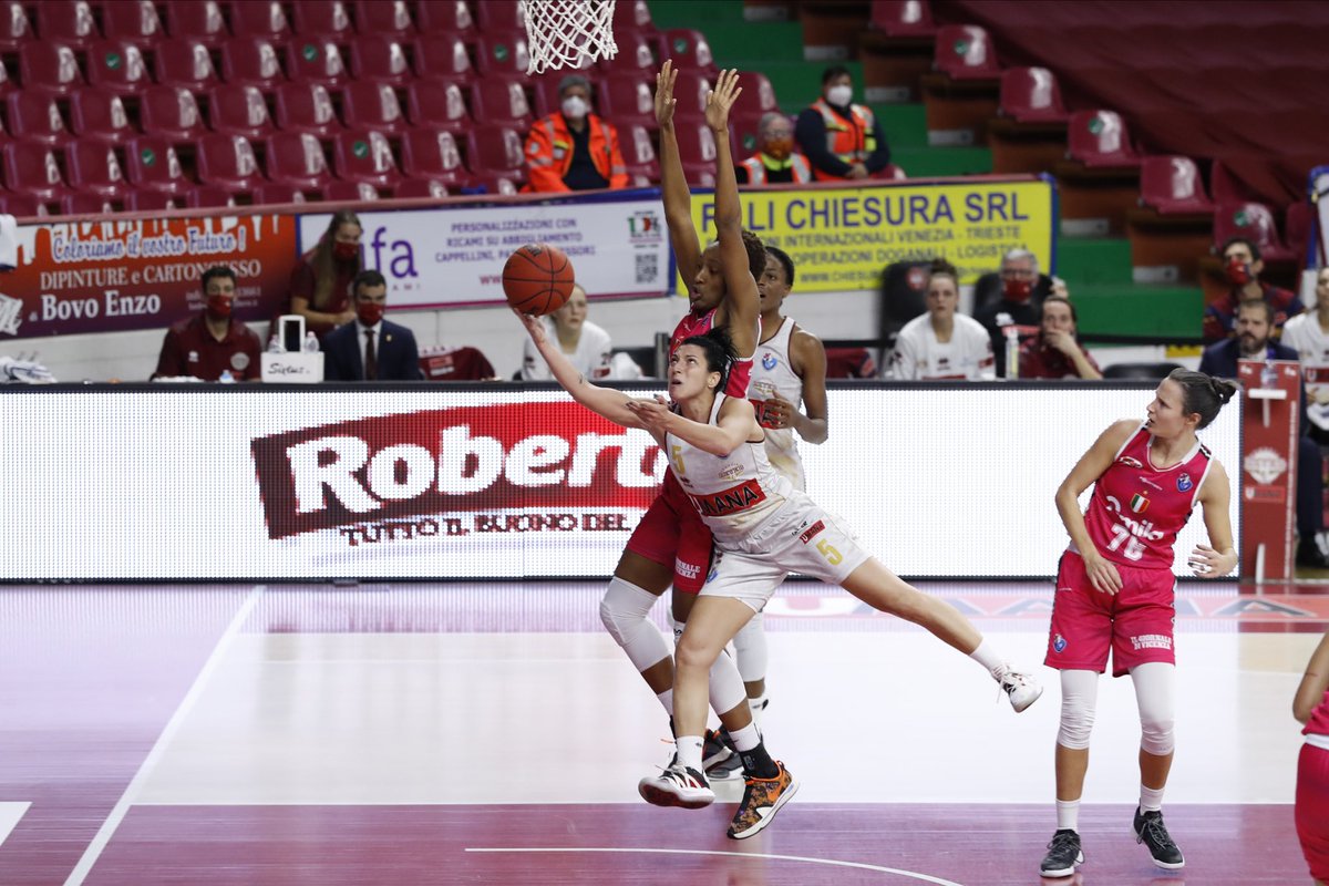 REYER1872's tweet photo. ⚔️🦁💨
Debby!
#lastoriacontinua #lbflive #cazzimma https://t.co/QHRI3U0yly