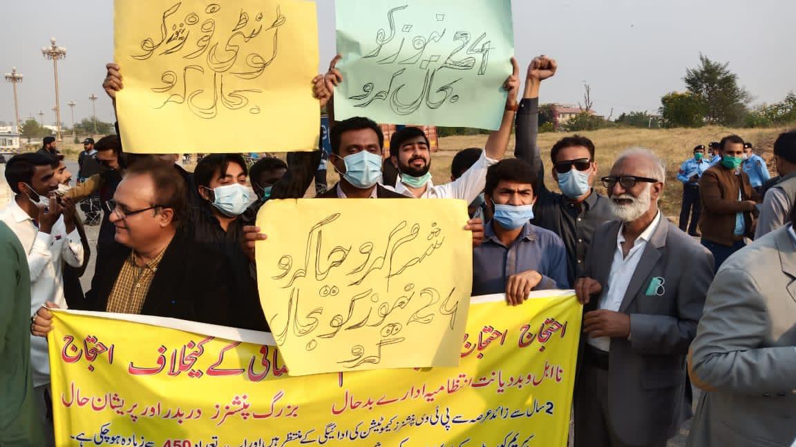 tribaljournlist's tweet photo. A protest in front of NPC against shutting down @24NewsHD https://t.co/ngp0XPBalT