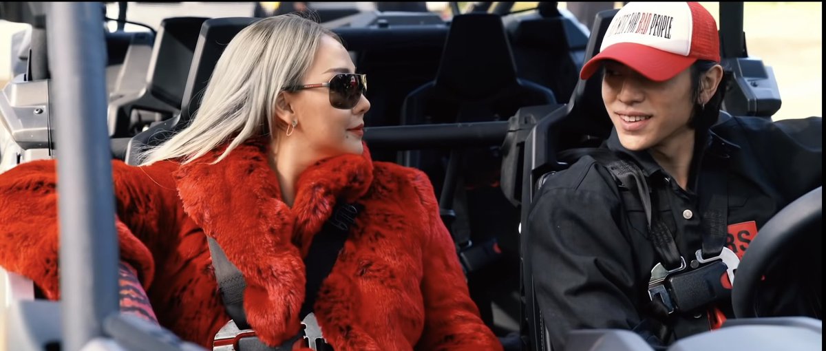 msWennI's tweet photo. It’s really looks like they shooting a movie.
Maybe they should turn 5STAR into a movie..😂
#cl_5star
#dprian
#chaerinnie
#CL https://t.co/2K1XsRiWWP