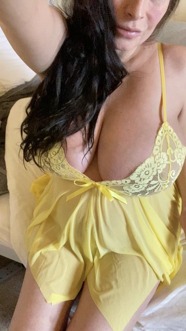 Hey guys I&rsquo;m just having my breakfast then I&rsquo;m getting ready for Skype shows! get yours booked in now<a href="/tag/stockings"class="tags"><span>#stockings</span></a><a href="/tag/skype"class="tags"><span>#skype</span></a>