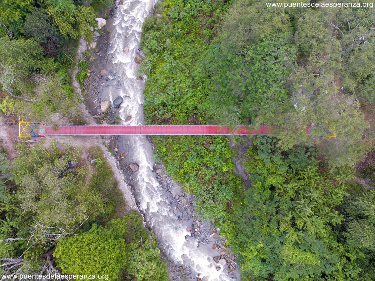 puenteros's tweet photo. Un nuevo puente de esperanza entra en servicio para los habitantes de Buriticá y Liborina Antioquia. Nos gusta pensar que estamos conectando vidas y sueños @GobAntioquia @DapardAntioquia @PnudColombia #puente #bridge #footbridge #puenteros https://t.co/8djeJjJVLM