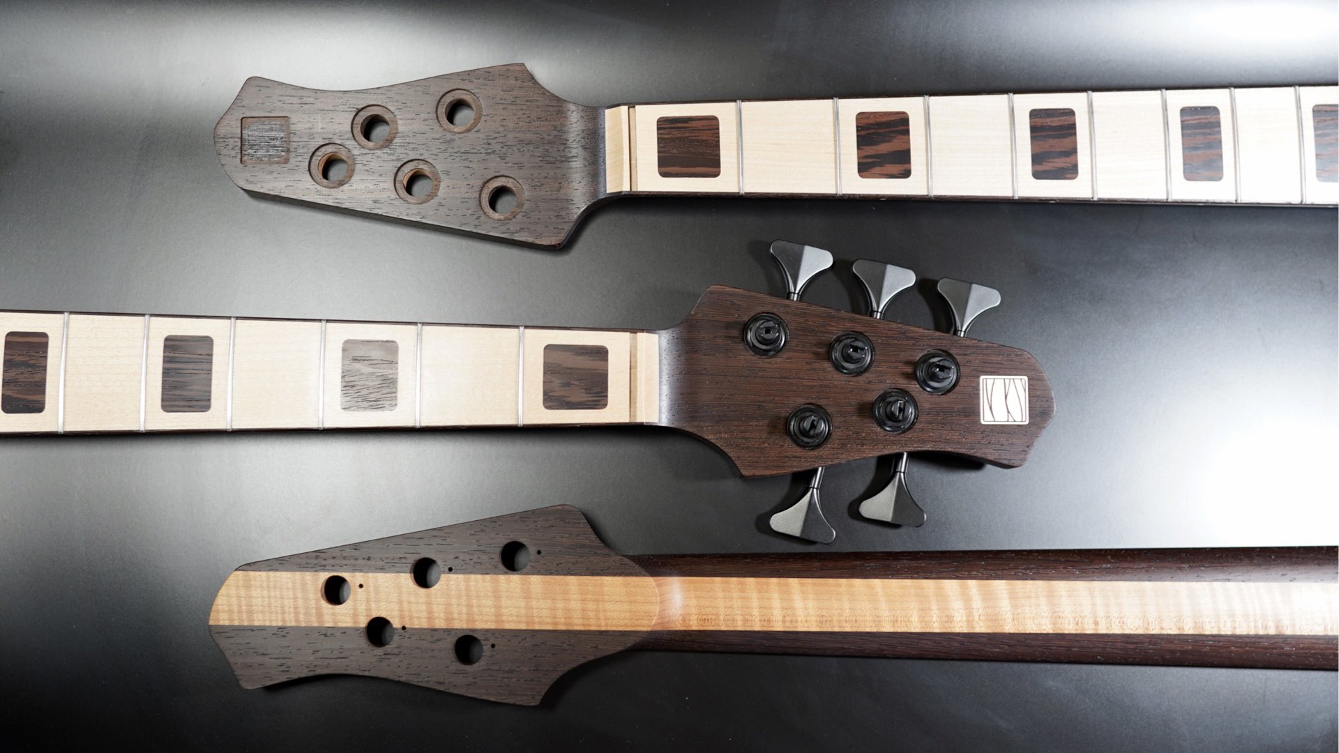 Minamo Guitars はじめまして Minamo Guitarsです 全体のお披露目は少し先にはなりますが ベース の日という事で製作中のネックを公開します まずは5弦ベースをリリース予定です 今月末の販売を目標に鋭意準備中です 皆さま よろしくお願いします