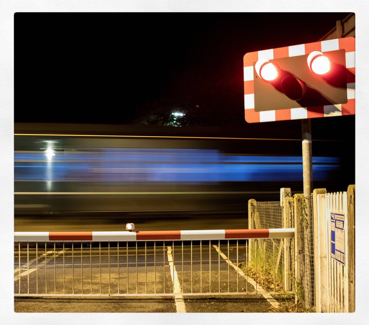 Catch the fast train 🚊

#streetphoto #streetphotography #StreetStyle #londonstreets #myspc #lifeisstreet