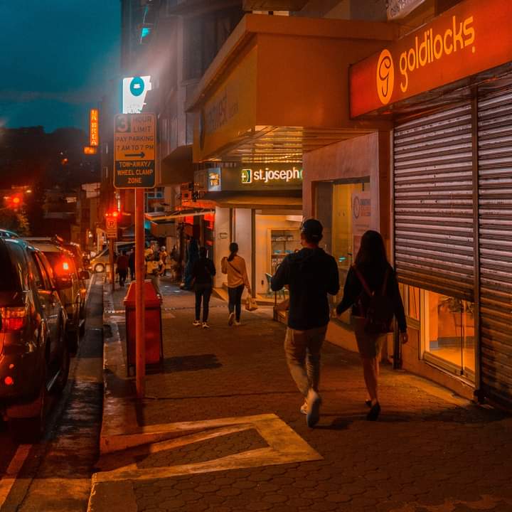 rynctmvs's tweet photo. Night walks at session road are the best ❄️❤️ https://t.co/HgHr2zau5F
