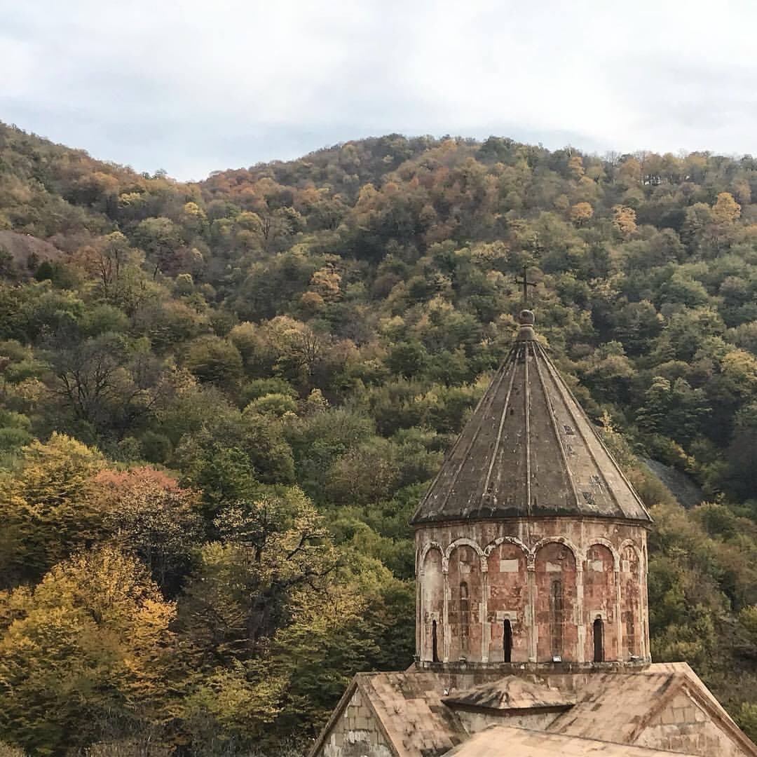 narecus's tweet photo. I took this photo 3 years ago in Dadivank. Not many tourist take the time to get there, but when you do you learn the history of Dadivank with it’s demise and amazing rebirth and you can’t help falling in love. I hope to reunite with you. Devastated and guilty. #RecognizeArtsakh https://t.co/0IlrxXMJ1G