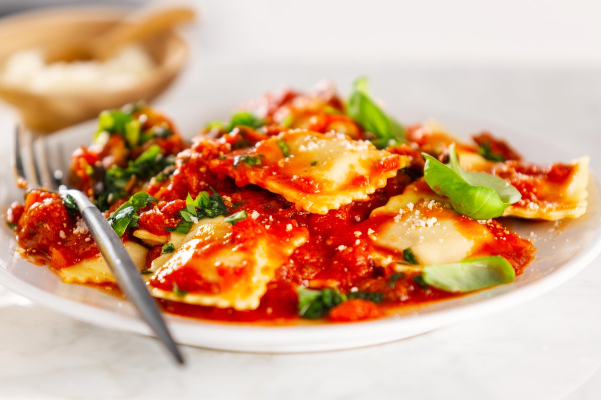RivieraEventi's tweet photo. Rotondi, quadrati, piccoli, grandi, al sugo, con olio e formaggio, con il ragù, con un sughetto ai funghi...insomma i ravioli piacciono proprio a tutti.
Sul nostro sito trovate la ricetta, e tanti modi per condirli!!!
Buon appetito!!!
https://t.co/XJgCu4tQUY https://t.co/mu89avLba6