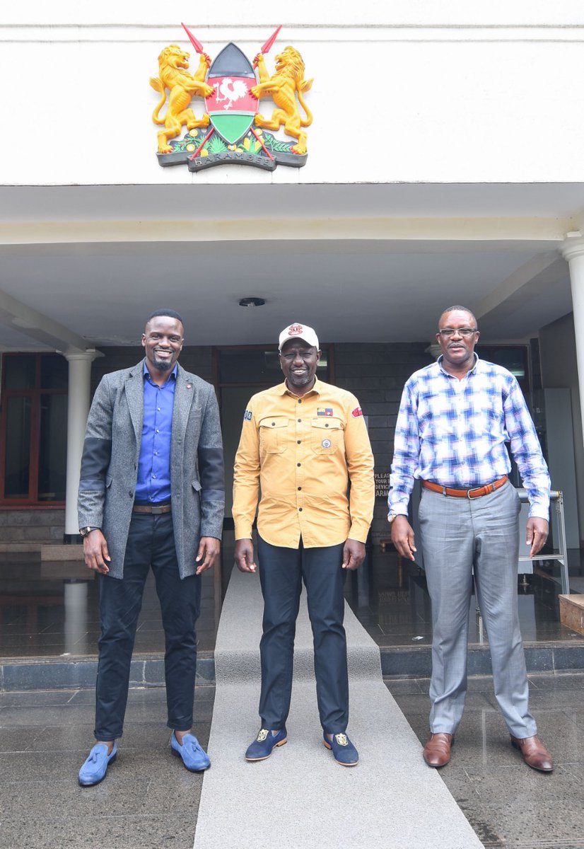 WilliamsRuto's tweet photo. With football star @MarigaOfficial and politician @EliudOwalo at Karen residence, Nairobi County. https://t.co/LeBVk7VW9R