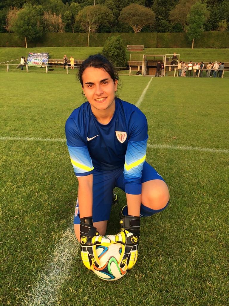 OrgulloATH1's tweet photo. 📅 EFEMÉRIDE 🔴⚪️
🗣️ #TalDiaComoHoy en 2012 DEBUTABA OFICIALMENTE con el 1er equipo del #AthleticClubFem la exjugadora, @aneotxoa 
👉Frente al C. Llanos Olivenza en #Lezama (5-0 @samaia16 @jflaviano6 @Irune_9 @Erikavm19 X2) en la J10 temporada 12-13.
-3 TEMPORADAS
-9 PARTIDOS https://t.co/uLr11eQDU0
