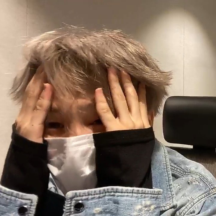 colfer5ivana's tweet photo. o jimin não tá fazendo NADA e eu tô assim: as mãozinhas de nenê 😭🥺💕💞💓🌸 jiminie 🌸💝🌟 mimi 💕🍄💗💐🌱🤱 https://t.co/qxAkiHZD05